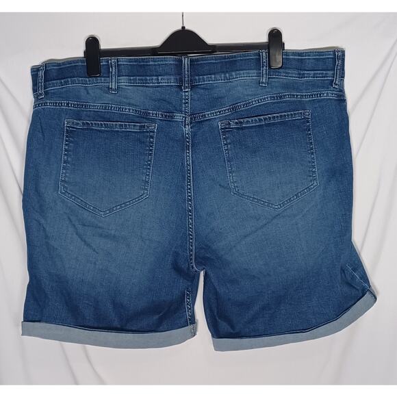 Lee Riders Indigo Women's 26W AVG Distressed Denim Shorts NWT - Picture 3 of 7